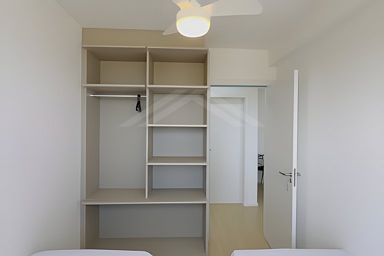 T2.904 - Apto completo, com vista para o mar, condomínio com