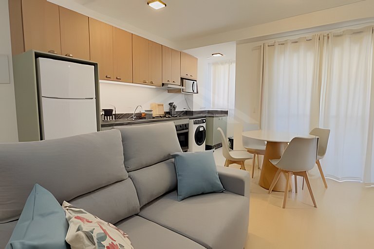 T2.301 - Apto novo, quadra mar, c/ ar condicionado