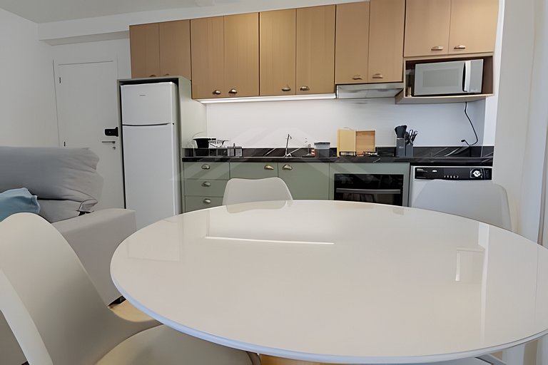 T2.301 - Apto novo, quadra mar, c/ ar condicionado