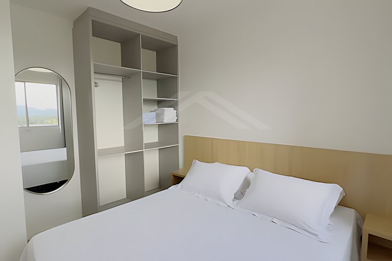T1. 706 Apartamento a uma quadra do mar, com ar-condicionado