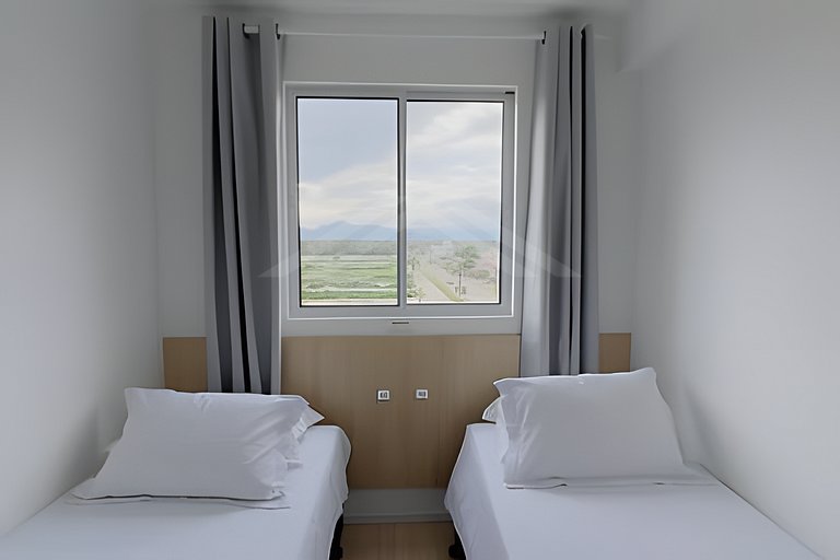 T1. 706 Apartamento a uma quadra do mar, com ar-condicionado