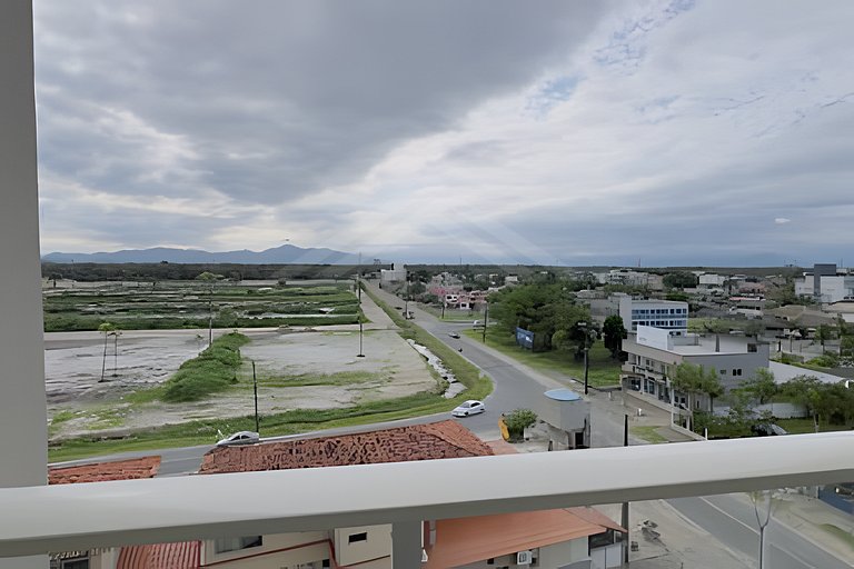 T1. 706 Apartamento a uma quadra do mar, com ar-condicionado