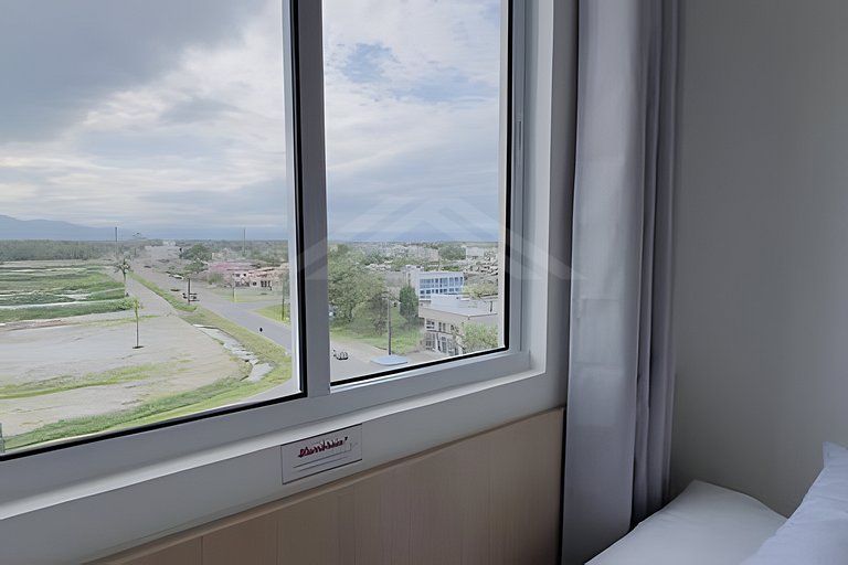 T1. 706 Apartamento a uma quadra do mar, com ar-condicionado