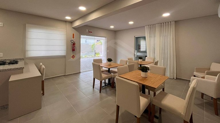 T2.904 - Apto completo, com vista para o mar, condomínio com
