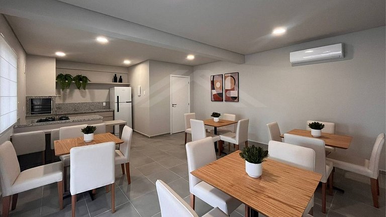 T2.904 - Apto completo, com vista para o mar, condomínio com