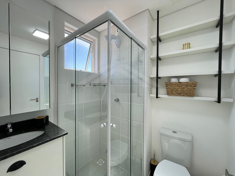 T2.707 - Apto condomínio clube, quadra mar, c/ ar condiciona