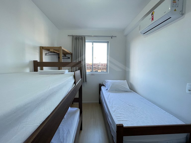 T1.302 - Apto com ar condicionado, quadra mar, condomínio cl