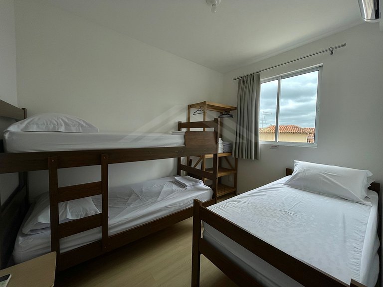 T1.302 - Apto com ar condicionado, quadra mar, condomínio cl